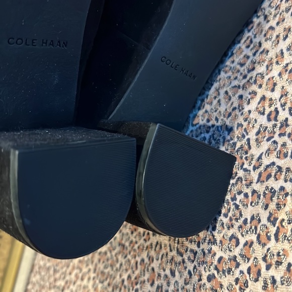 Cole Haan: classy and elegant heels. Size 7.5. - Picture 11 of 11
